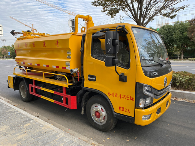 东方清洗吸污车